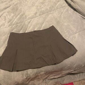 Super cute and vintage grey skirt.